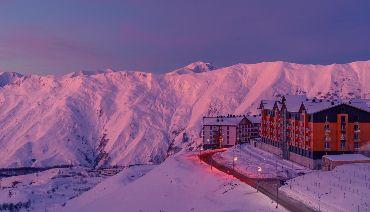 Touch The Mountains, Twins Hotel, New Gudauri Exterior photo