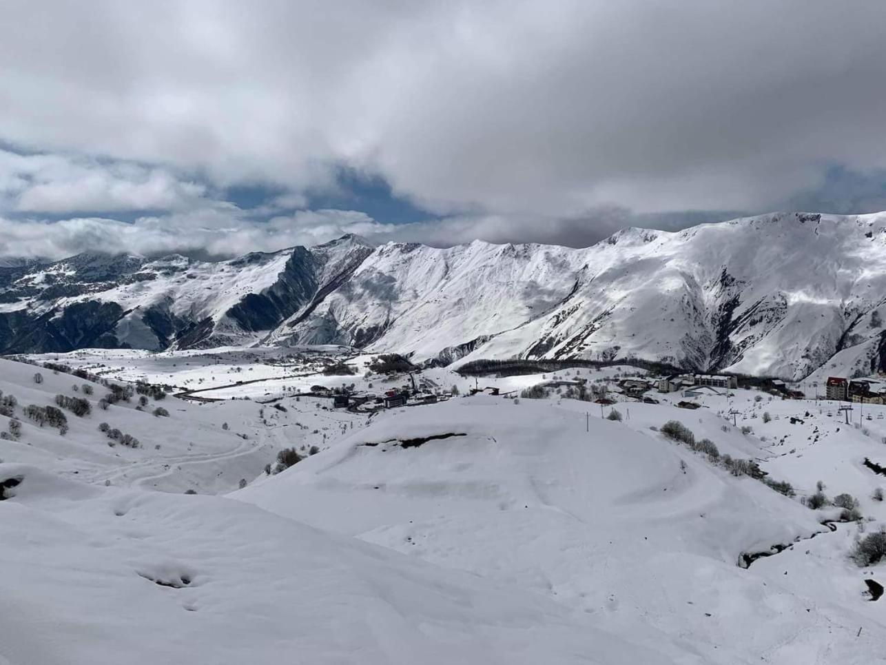 Touch The Mountains, Twins Hotel, New Gudauri Exterior photo